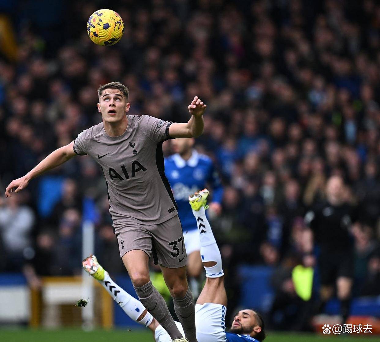 包含比利亚雷亚尔主场取得胜利,积分榜上升的词条 包含比利亚雷亚尔主场取得胜利,积分榜上升的词条