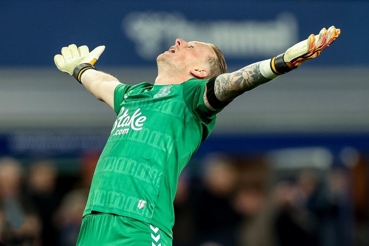 关于挪威队在比赛中战胜利物浦，奋勇取得胜利的信息